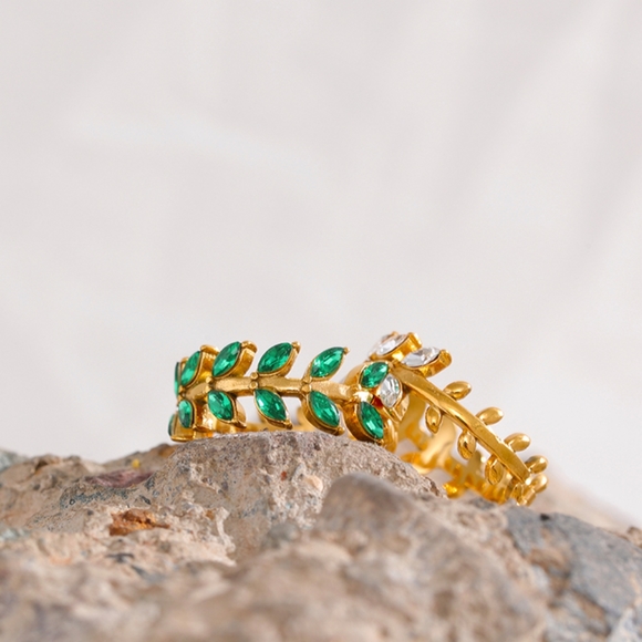 Pretty Green Diamonds Adjustable Ring - Picture 4 of 6